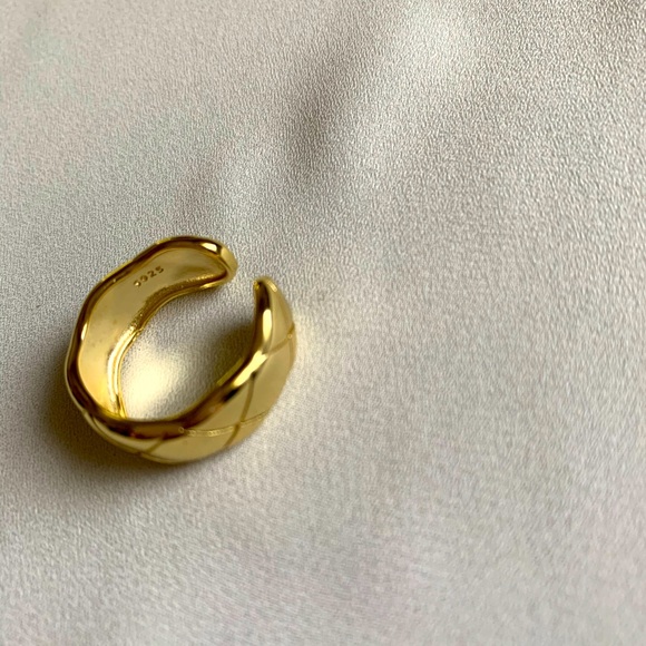 Bold Gold Crisscross Pattern Ring - Picture 4 of 6